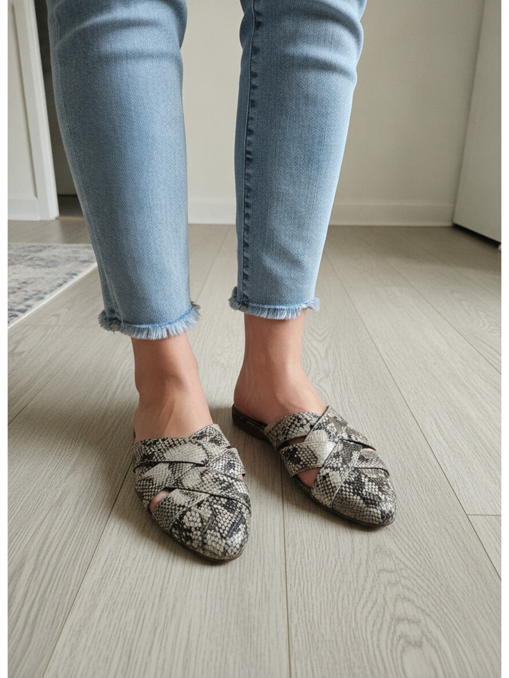 Worthington Women's Snake Print Memory Foam Slip-On Flats Size 7.5